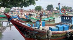 Ribuan nelayan Lhokseumawe tidak melakuka aktivitas di laut, mengenang 18 tahun musibah gempa dan tsunami Aceh. Waspada/Zainal Abidin