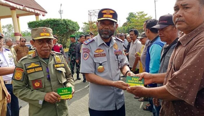 Dishub Subulussalam Salurkan Bansos Kepada 200 Pelaku Transportasi