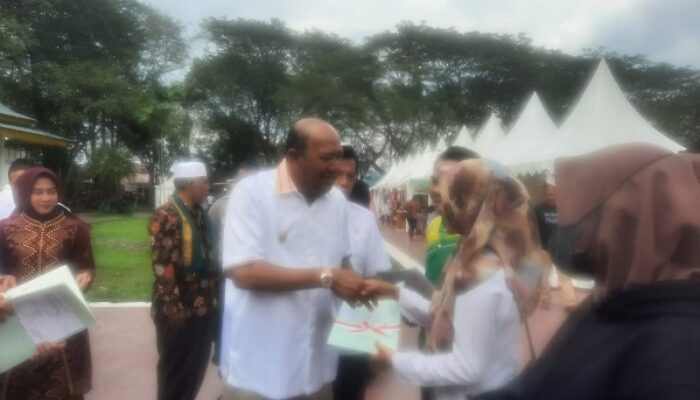 Revolusi Mental Di Langkat Diwarnai Penyerahan 10 Sertifikat