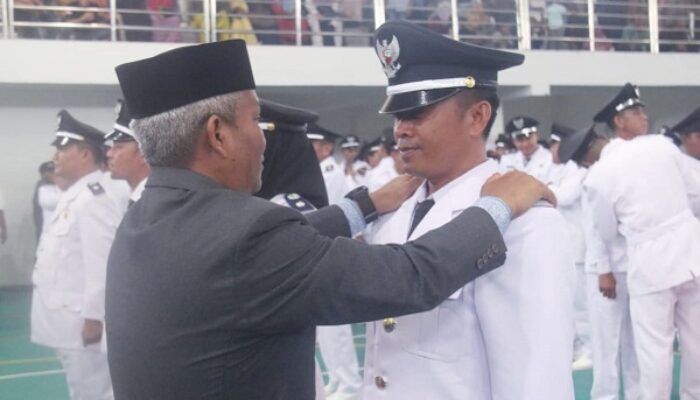 Ahmad Zarnawi Lantik 102 Kades