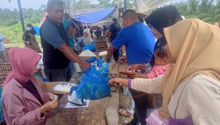 Sembako Murah Bantu Petani Sekitar Bendung Krueng Pase