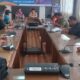 Kaper BKKBN Aceh Sahidal Kastri didampingi Koordinator Satgas Provinsi Saifuddin sedang memapar program Bangga Kencana dan Percepatan Penurunan Stunting Di Aceh, dalam temu pers di Aula BKKBN Aceh, Kamis (29/12/22), sore. (Waspada/T.Mansursyah)