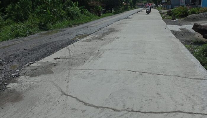 Proyek Jalan Umar Baki Diduga Asal Jadi, LC Dan Beton Rigid Retak