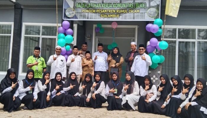 Gedung BLKK Ponpes Ruhul Islam Sialambue Diresmikan