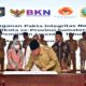 Wakil Wali Kota (Wawako) Padang Sidempuan Ir. H. Arwin Siregar bersama tandatangani fakta integritas netralitas ASN dalam Pemilu serentak Tahun 2024, Senin (5/12).Waspada/ist