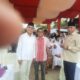 Bang Gus, Pak Harun dan wartawan waspada.id serta wartawan beritasore.co.id di tengah massa bersemangat. Waspada.id/Irham Hagabean Nasution