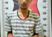 Tersangka bersama barang bukti saat diamankan di Mapolsek Langsa Barat, Rabu (17/12). Waspada/dede