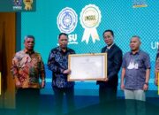 Pimpinan Fakultas Se-UMSU Terima Sertifikat Akreditasi Unggul