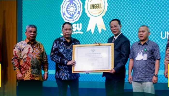 Pimpinan Fakultas Se-UMSU Terima Sertifikat Akreditasi Unggul