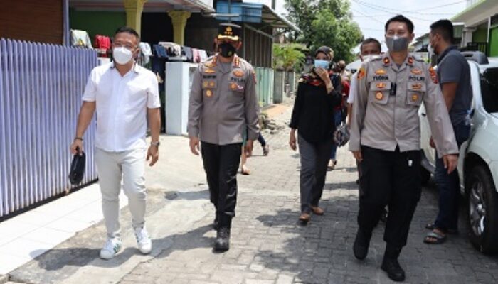 Cek Situasi Kamtibmas, Kapolrestabes Medan Patroli Jalan Kaki