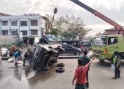 Mobil Pick Up “Siong” Terbalik Di Jl. KL Yos Sudarso Simpang Kantor
