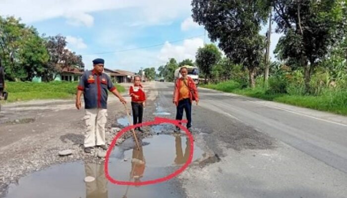 Anggota DPRD Sumut Azmi Yuli Sitorus Desak Perbaiki Jalinsum Penuh Lubang Di Tebing-Sergai