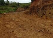 Anggota DPRDSU Berjanji Berikan Bantuan Perbaikan Jalan Di Desa Janjiraja – Holbung, Samosir