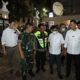 KAPOLDASU Irjen Panca Putra, Wakil Gubsu Musa Rajekshah, Pangdam I/BB Mayjen TNI Daniel A Chardin menyambangi gereja saat pengamanan malam Natal di Kota Medan, Sabtu (24/12). Waspada/Ist