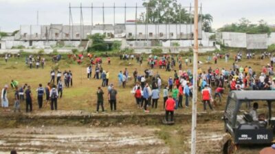 Pemko, Polres, Kodim Siantar Bersihkan Stadion Sangnaualuh