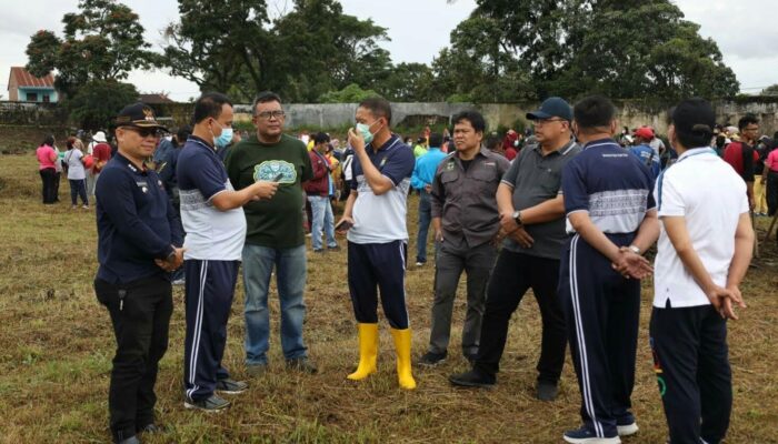 Pemko, Polres, Kodim Siantar Bersihkan Stadion Sangnaualuh