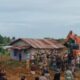 SUASANA penertiban bangunan liar di lahan PT PND di Desa Simalungkar A, Kec Pancur Batu, Kab. Deli Serdang, Senin (12/12). Waspada/Ist