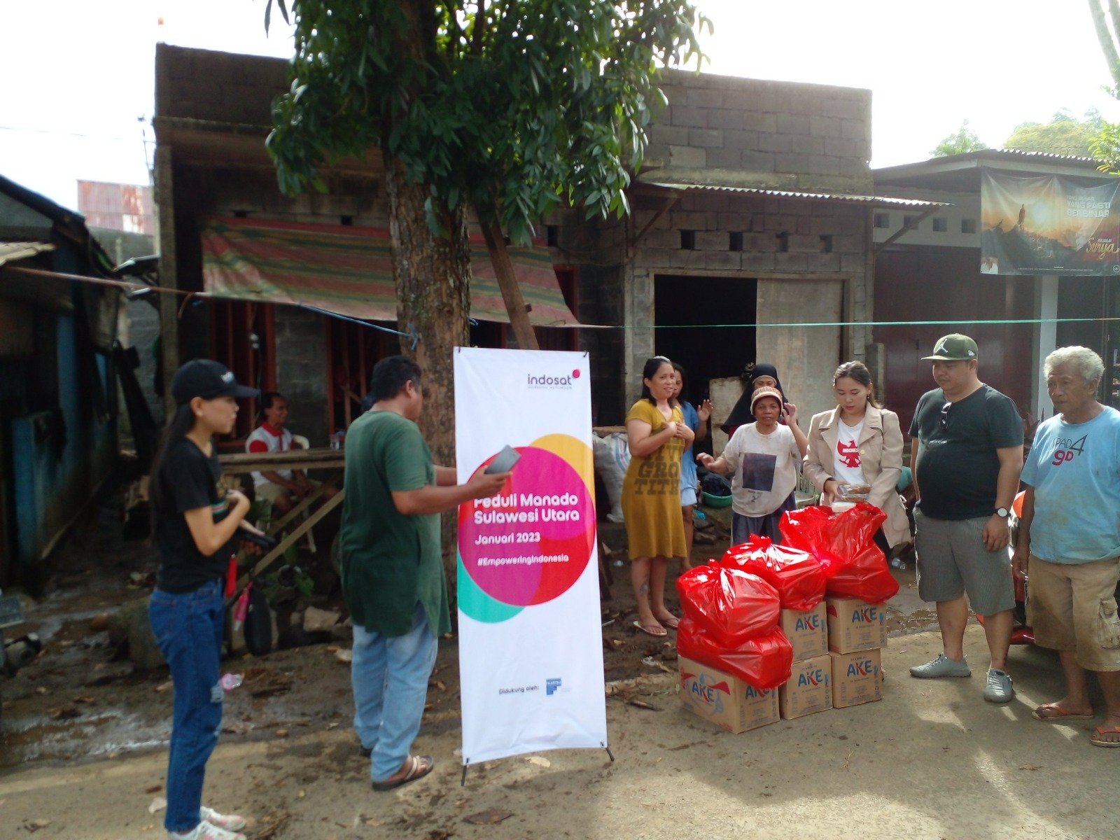 IOH berkoordinasi dengan Badan Penanggulangan Bencana Daerah (BPBD) dan pemerintah daerah menyalurkan bantuan berupa bahan kebutuhan pokok dan komunikasi bagi masyarakat yang terdampak bencana banjir dan longsor di kota Manado.