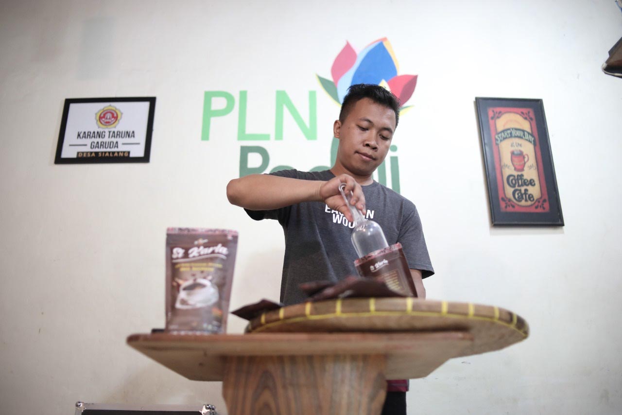 Kopi dari Pulau Sumatera sangat diminati oleh para penikmat kopi di Indonesia karena memiliki cita rasa yang khas. Kali ini kopi dataran tinggi Gunung Meriah “Kopi Si Karta” mulai populer di kalangan penikmat kopi di Kabupaten Deli Serdang, Sumatera Utara.