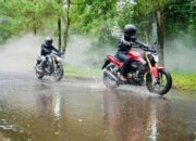 Cara #Cari_Aman Saat Lewati Genangan Air