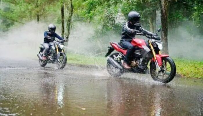Cara #Cari_Aman Saat Lewati Genangan Air