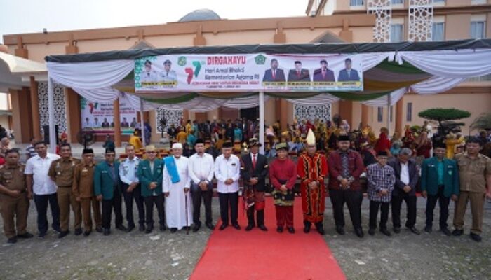 ASN Kemenag Medan Rayakan HAB Ke 77 Gunakan Pakaian Adat