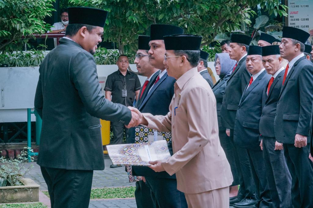 Hari Pertama Kerja Di 2023, Bobby Lantik Dan Kukuhkan 102 Pejabat Pemko Medan