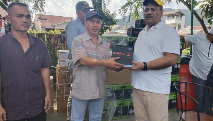 DPRA Serahkan Bantuan Peralatan Kerja Di Aceh Tenggara