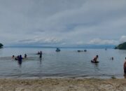 Pantai Pakkodian Danau Toba : Berkemah, Memanggang Dan Santai Di Bawah Pohon