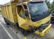 Brio Tabrak Truk Di Depan Mapolres Asahan