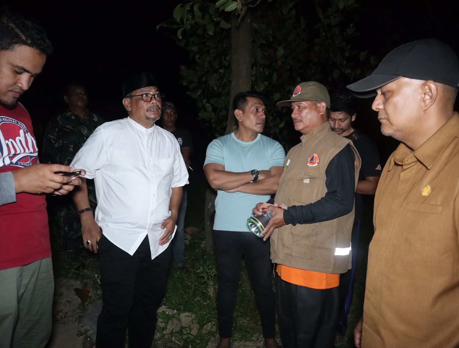 Pj Wali Kota Langsa Ikut Mencari Bocah Korban Tenggelam Pj Wali Kota Langsa Ikut Mencari Bocah Korban Tenggelam