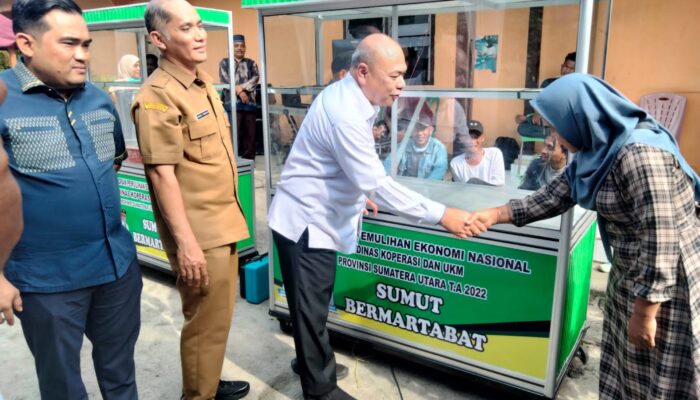 Sahuti Aspirasi Reses, Anggota DPRD Sumut Yahdi Khoir Serahkan Bantuan Sarana Dan Prasaran Ke Pelaku UKM