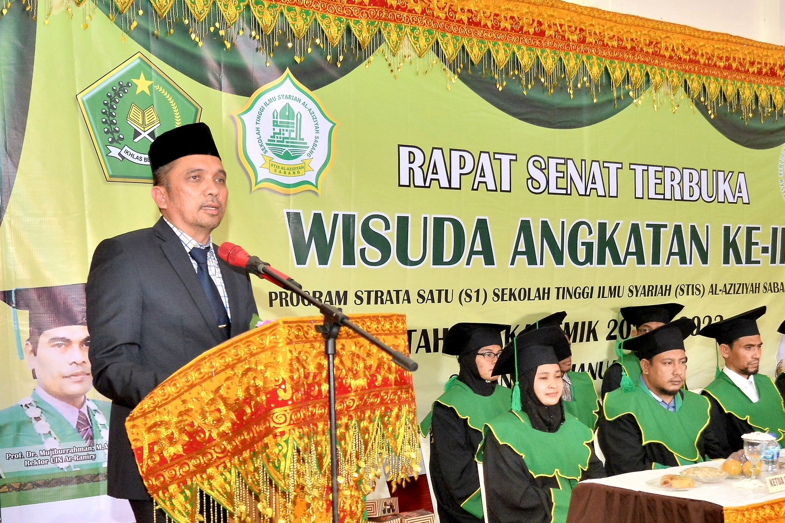 STIS Al-Aziziyah Sabang Wisuda 61 Mahasiswa Angkatan Kedua. STIS Al-Aziziyah Sabang Wisuda 61 Mahasiswa Angkatan Kedua.