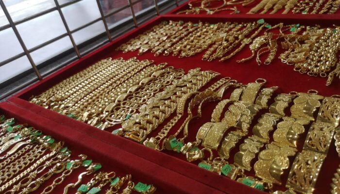 Harga Emas Merangkak Naik Tembus Rp3,2 Juta/Mayam