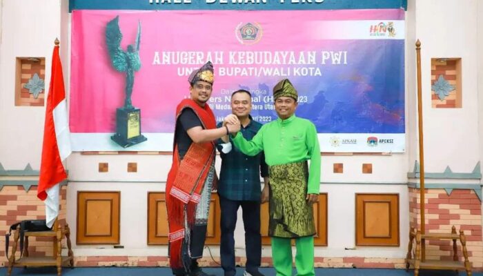 AK PWI Pusat Kado HUT Ke-19 Sergai