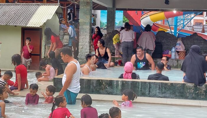 Masih Suasana Tahun Baru, Pemandian Air Panas di Kabupaten Karo Masih Menjadi Tujuan