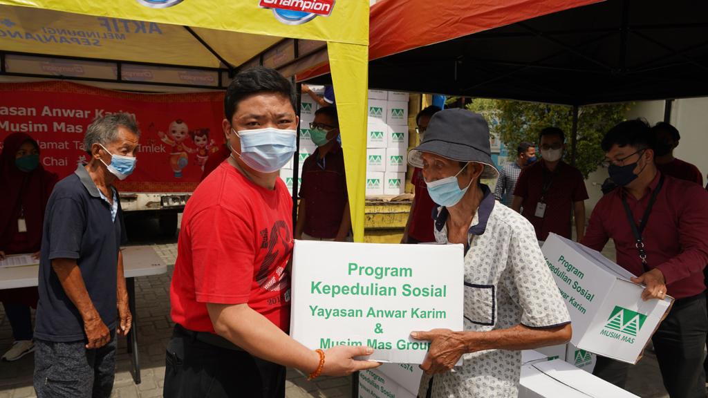 Grup Musim Mas Dan Yayasan Anwar Karim Berbagi Kebahagiaan Dengan 350 Keluarga Prasejahtera
