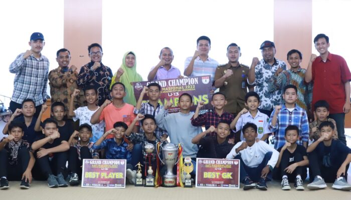 Juara Satu Futsal Nasional U-13 Kunjungi Pimpinan DPRDSU, Rahmansyah: Terus Rajin Belajar Dan Hormati Orang Tua