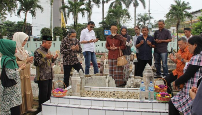 Keluarga Besar Waspada Ziarah Ke Makam Pendiri
