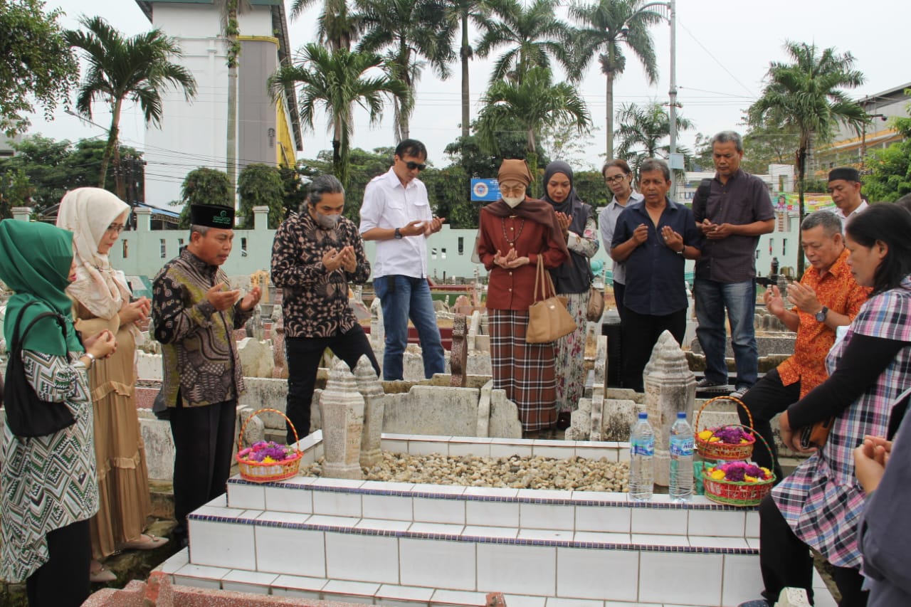 Keluarga Besar Waspada Ziarah Ke Makam Pendiri