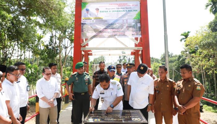 Jembatan Gantung Hubungkan Gampong Siron Blang Dan Siron Krueng