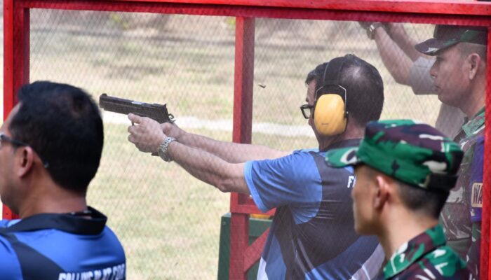 Pj Wali Kota Ikut Lomba Menembak HUT Kodam IM