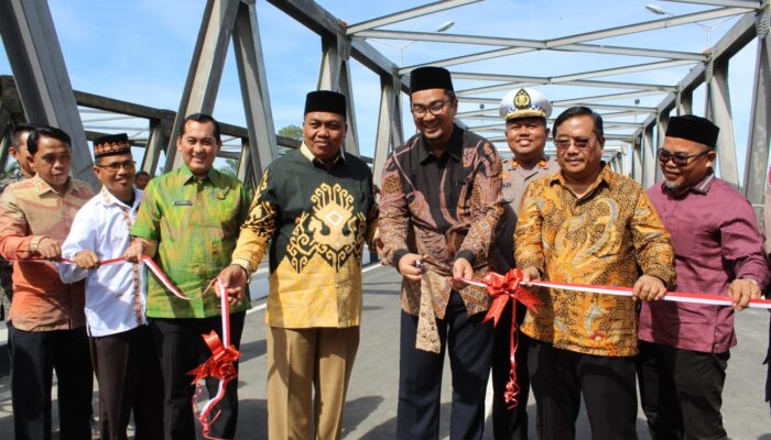 Masyarakat Apresiasi Jembatan Penghubung 3 Kecamatan Rampung