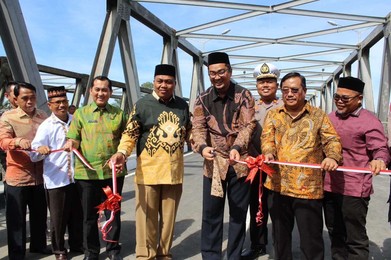 Masyarakat Apresiasi Jembatan Penghubung 3 Kecamatan Rampung