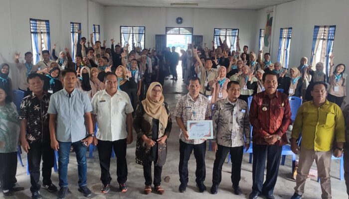 Bupati Simalungun Terima Penghargaan Dari Sumut Mengajar