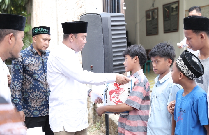 Dukung Sektor Ekonomi Kecil, Anggota DPRD Sumut Salurkan Bantuan UMKM
