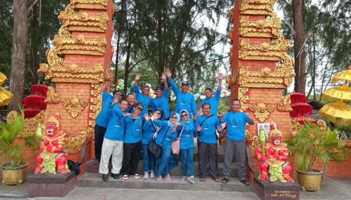 Reuni Asyik Tri Bio 3 Di Pantai Bali Lestari
