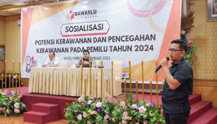 <em>Bawaslu Gandeng Tokoh Masyarakat Cegah Kerawanan Pemilu 2024 di Kota Medan</em>