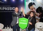 MIPASSION DARI MANULIFE: President Director & CEO Manulife Indonesia Ryan Charland bersama Director & GM Agency Manulife Indonesia Novita Rumngangun meluncurkan MiProsper Assurance for Pension (MiPASSION) di Jakarta, Kamis (19/1/2023).