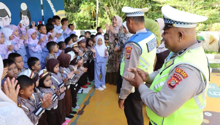 Polisi Sahabat Anak Tanamkan Disiplin Berlalu Lintas Sejak Dini